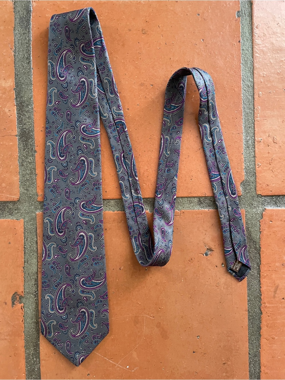 True vintage Y2K Men's Grey Paisley Silk-Effect Tie with Purple Accents